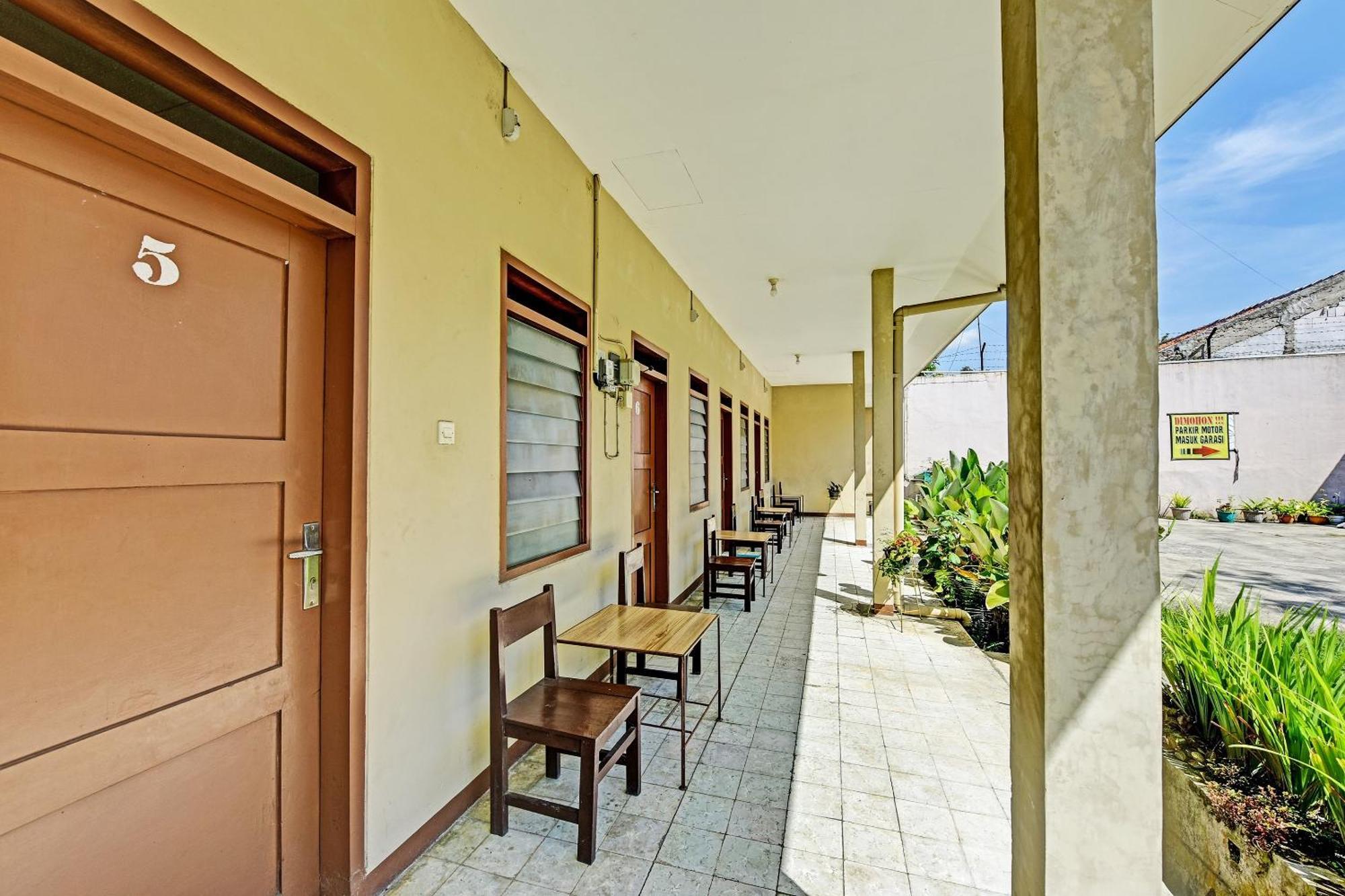 Oyo 90443 Hotel New Kartika In Cilopadang Ngoại thất bức ảnh
